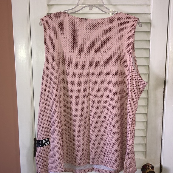 NWT- Liz Claiborne Sleeveless Split Neck Tunic - Picture 4 of 4